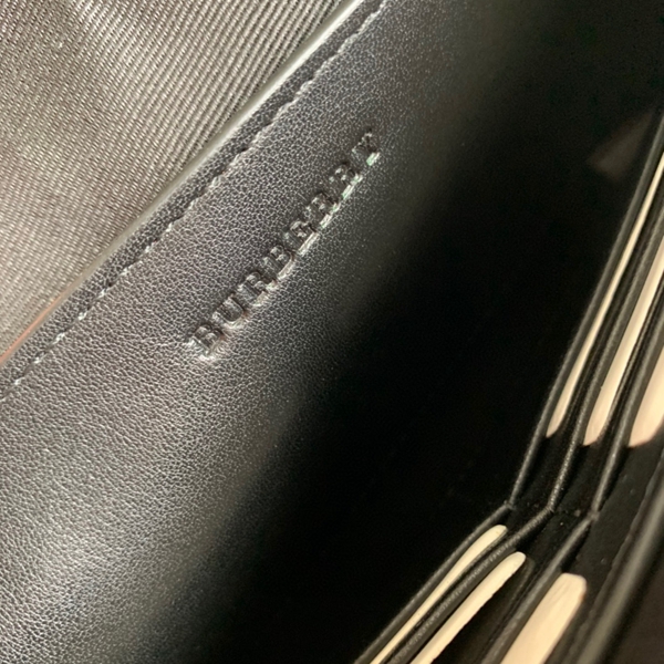 バーバリー財布角部分ディテール